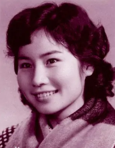 央视主持人徐俐退休,曾获得金话筒,二婚带子嫁名门的她什么来头