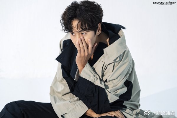 李光洙风衣造型写真