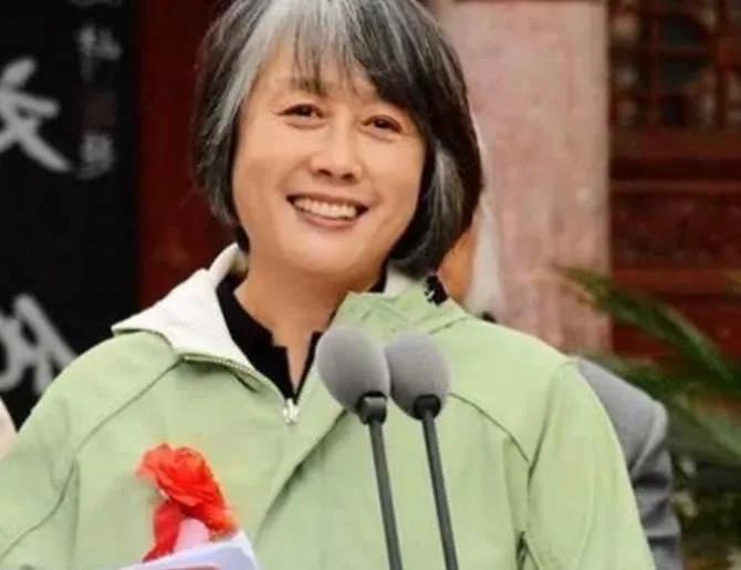 央视退休的10位主持人,最大的82岁,有人不幸离世,有人至今单身