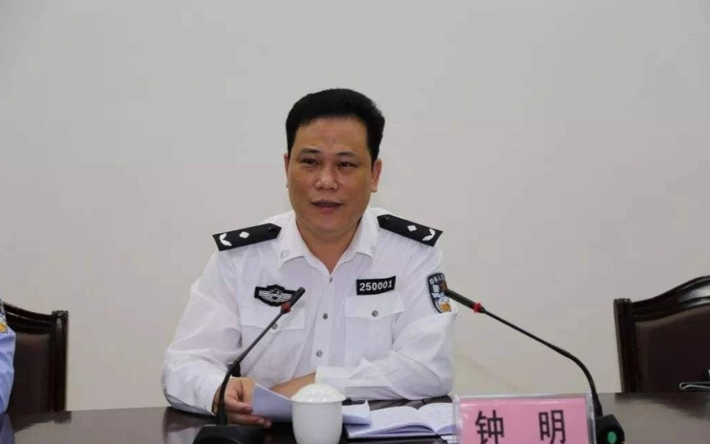 通报一梅州籍高官落马被双开曾任广东一市副市长公安局原局长
