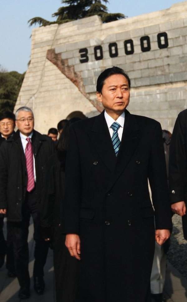 缺少了首相光环的鸠山由纪夫,依然是坚持自己的思想,他认为日本做错了