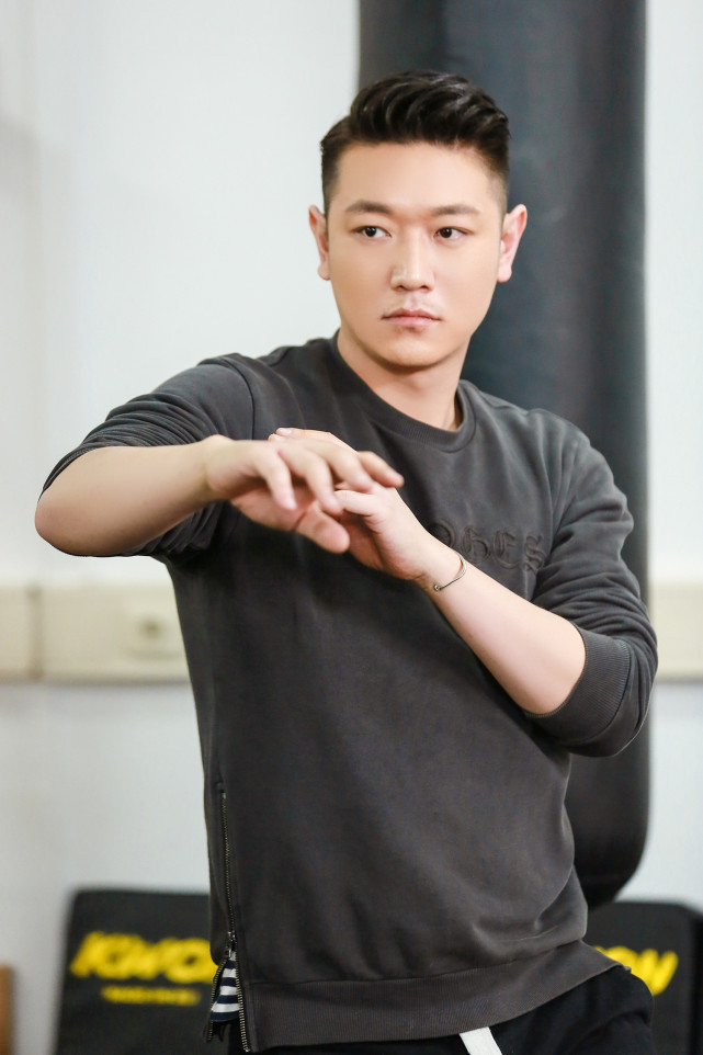 田源又翻车了15年因出轨门退出天天向上又被曝曾猥亵女大学生