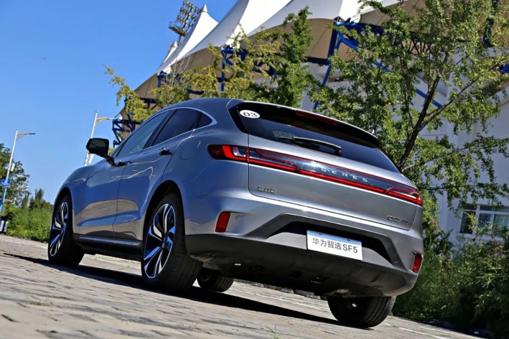 将智慧融入生活 试驾赛力斯华为智选sf5_腾讯新闻
