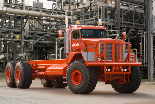 被誉为沙漠之王的车型肯沃斯963重型油田专用卡车