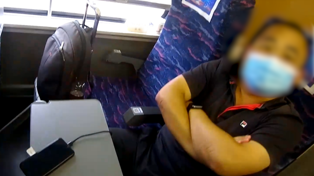 高铁上蛮横霸座 男子被行政处罚