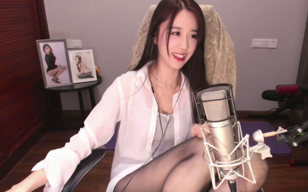 轩子巨2兔后继有人451w粉女网红进军游戏圈lol骚男帮忙助阵