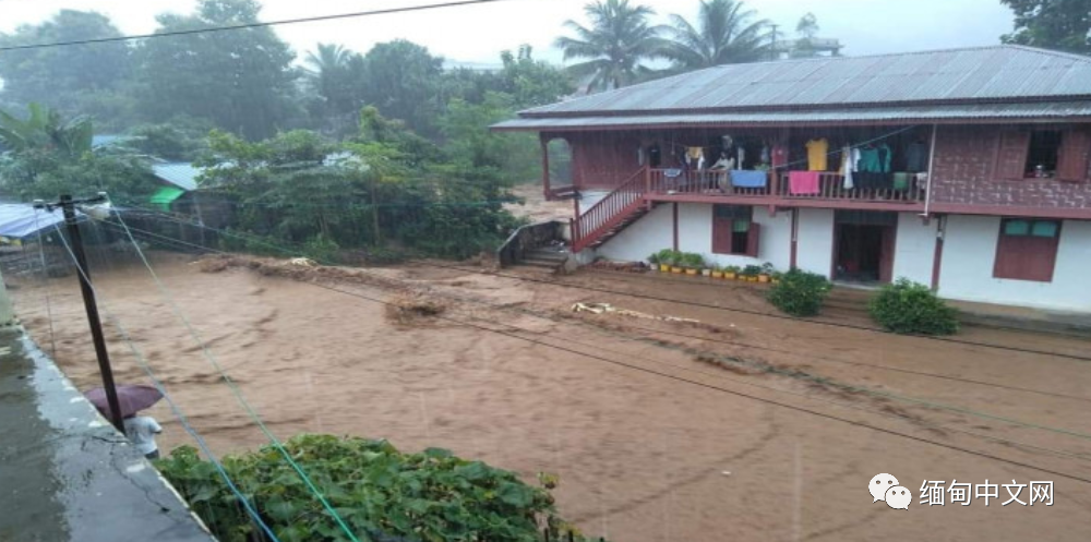 缅北克钦独立军总部拉咱降雨连连发生内涝,部分道路被淹