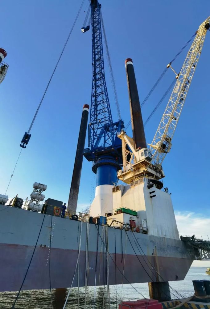 跟着客户出海看到了这个乍一看挺像火箭发射基地的