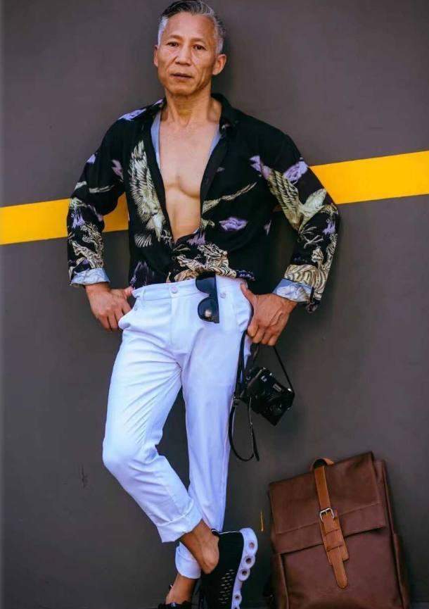 中国最帅爷爷演员,北漂,活雕艺术,t台走秀,85岁驾机一飞冲天