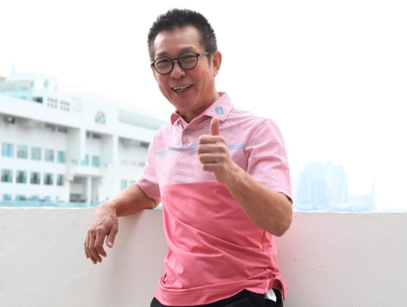 64岁元彪近照状态好,自曝29年前片酬已达700万,仅次于师兄成龙