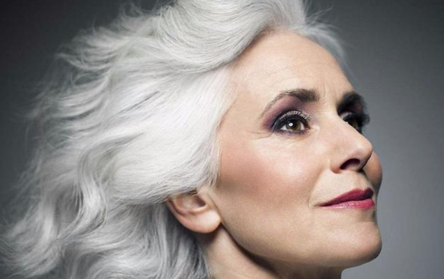 女性白头发增多不要总以为是老了或是因为体内缺乏4种营养