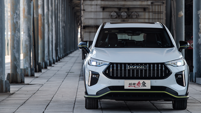 虎牢关前,吕布骑着它挑战十八路诸侯,并一刀斩杀陶谦悍将刘刕;官渡之