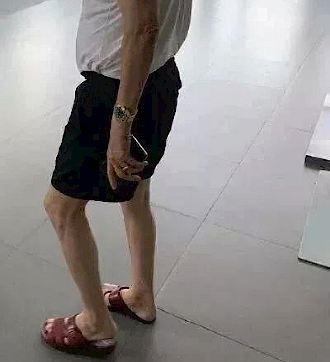 大叔穿人字拖大短裤看豪车,销售热情讲解后当场成交_腾讯新闻