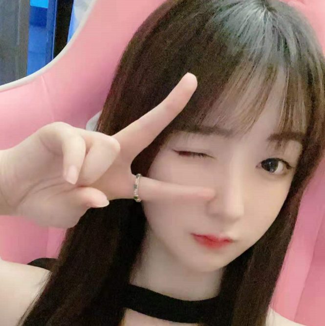 又来一对王者荣耀主播cp对抗路女神可可和林度直播撒狗粮亲吻额头