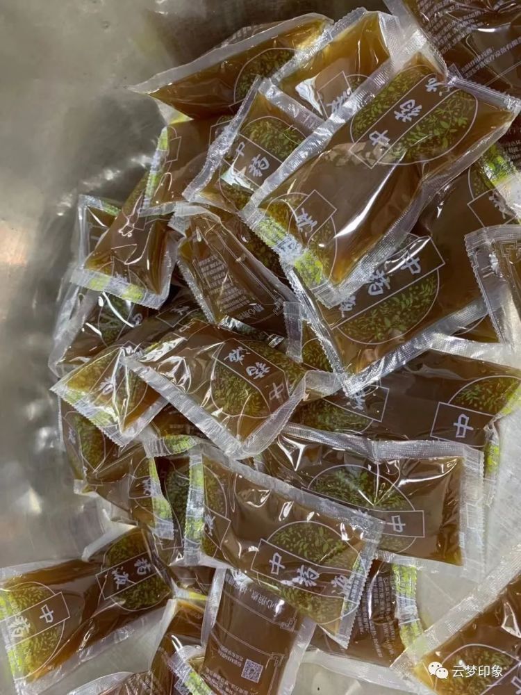 云梦县中医院熬制中药汤剂助力疫情防控