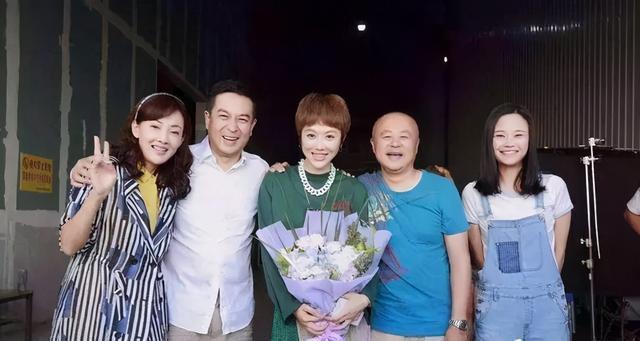 国家一级演员岳红28岁离婚40岁患胃癌女儿被张嘉译力捧