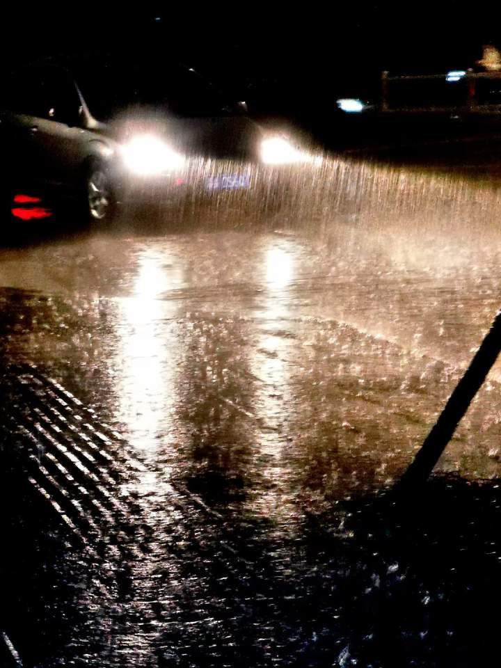 夜晚狂风暴雨图片大全图片