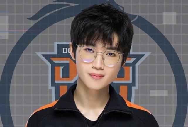 kpl选手挂牌价曝光:久诚550万,虔诚1000万,猫神价高惹争议!