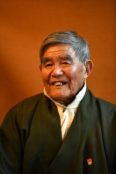 昔日农奴土丹坚参过上看得见摸得着的好日子