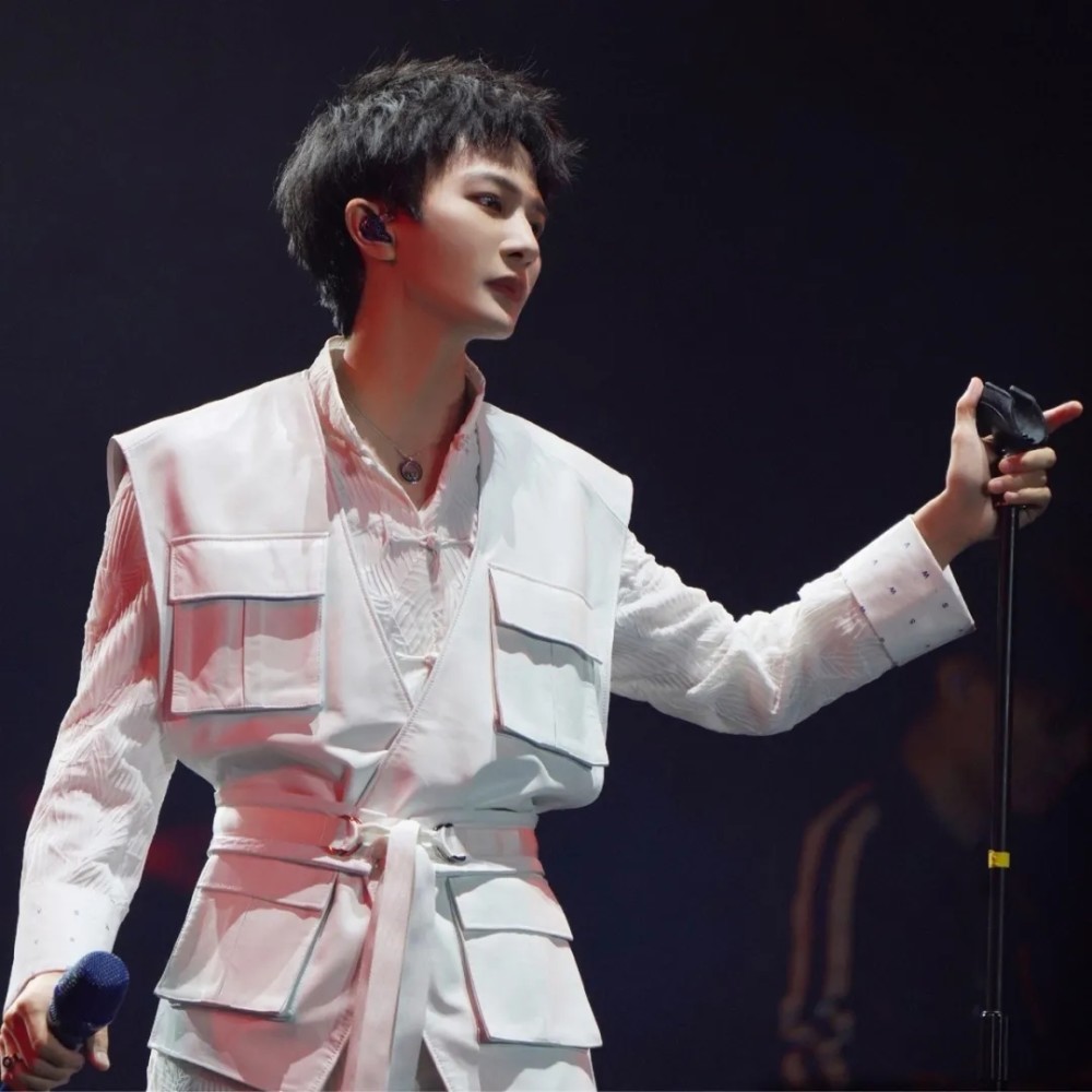 头像周深错过了落日余晖还会有满天星辰