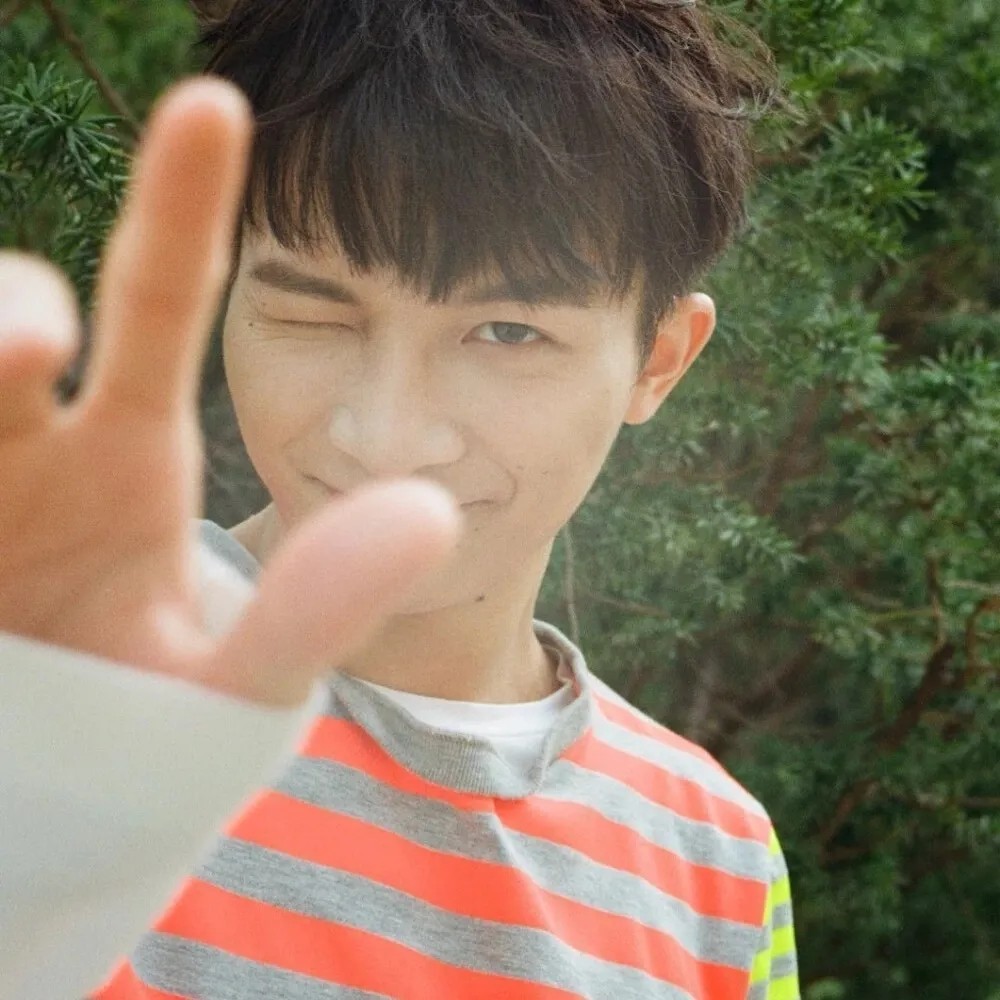 头像周深错过了落日余晖还会有满天星辰