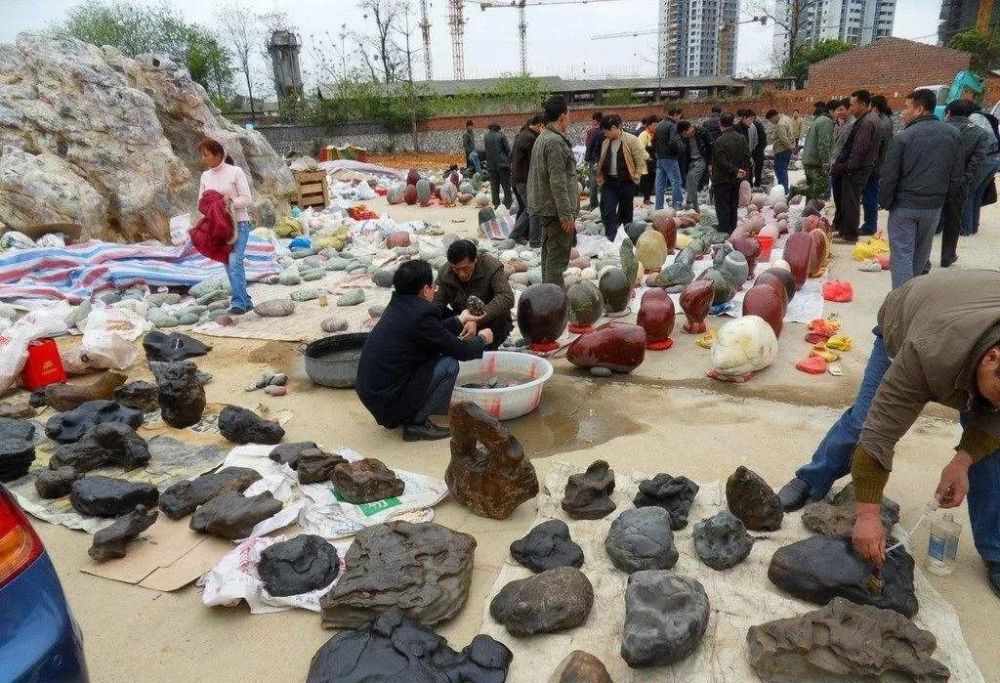 九,四川【五通桥奇石市场】这是当地奇石协会倡仪,由广大奇石爱好者