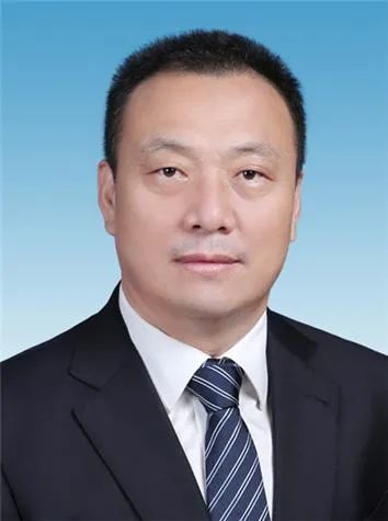 董立群,男,汉族,1969年1月生,在职大学,工商管理硕士,中共党员,现任