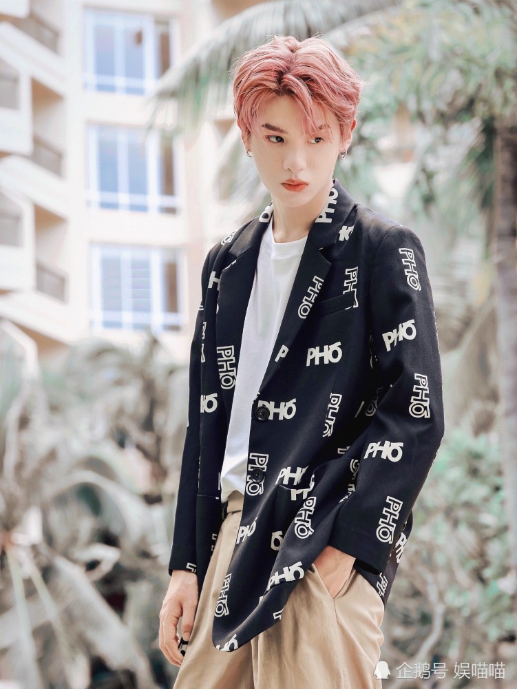 谢娜回归后,丁程鑫正式加入快乐家族,快本为何不留黄明昊却选择了小丁