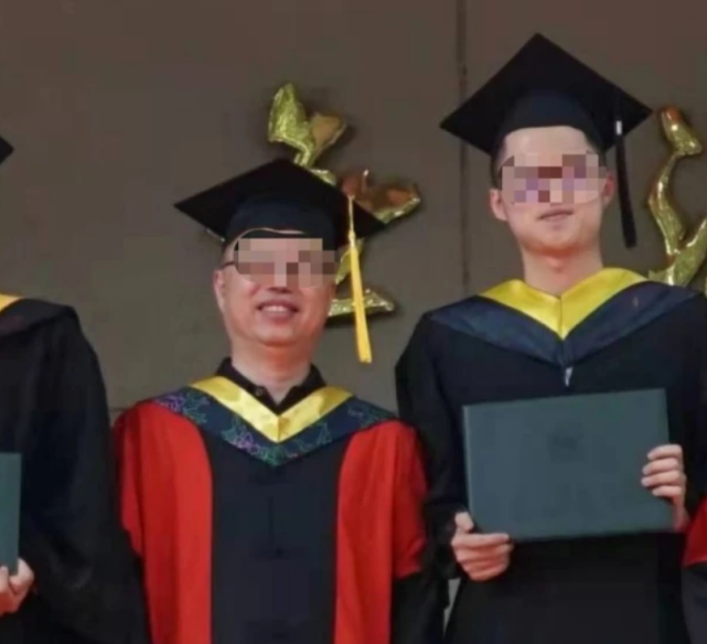 同时,还有网友社交媒体上称,从去年开始多次遭遇男友雷博云的家暴,"让