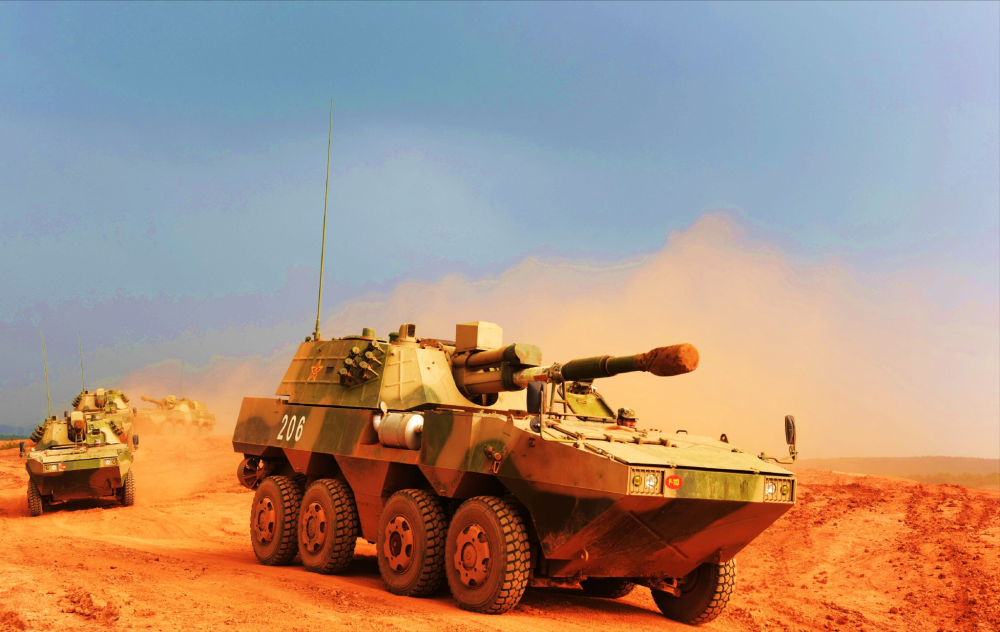 中型合成旅有多猛,清一色国产大八轮,各类自行火炮齐上阵_腾讯新闻