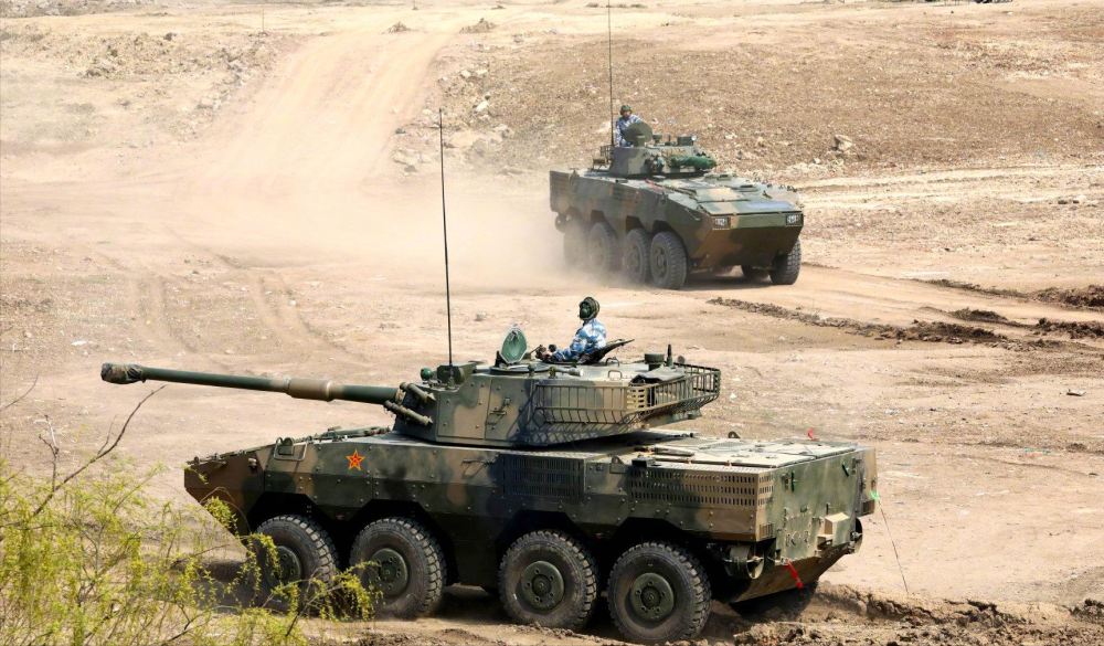 中型合成旅有多猛,清一色国产大八轮,各类自行火炮齐上阵_腾讯新闻