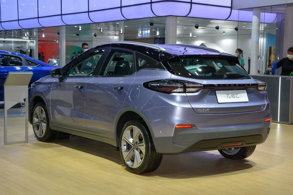 新款几何c上市,售价12.98-18.28万元,最大续航里程550公里