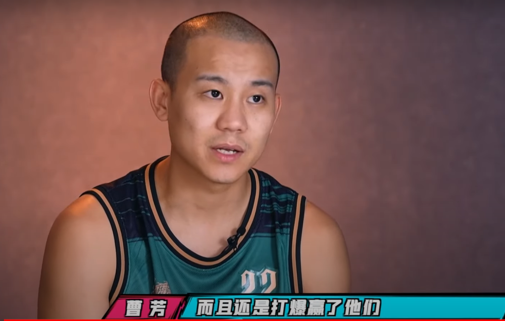 李京龙传球给篮下的李向彬,李向彬上篮得手,14:14.