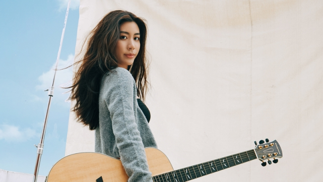 最近,知名歌手巫启贤的大女儿巫咏欢happy唱着自己15分钟一气呵成的歌