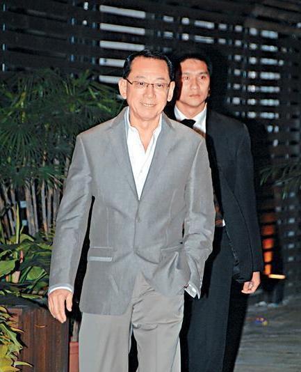 77岁杨受成挑范冰冰下巴宠爱容祖儿扬言我现在还有女朋友