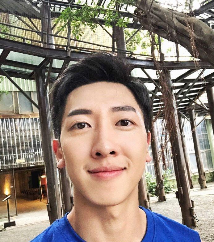 台湾鲜肉男模张哲伟被台媒称为男神之光