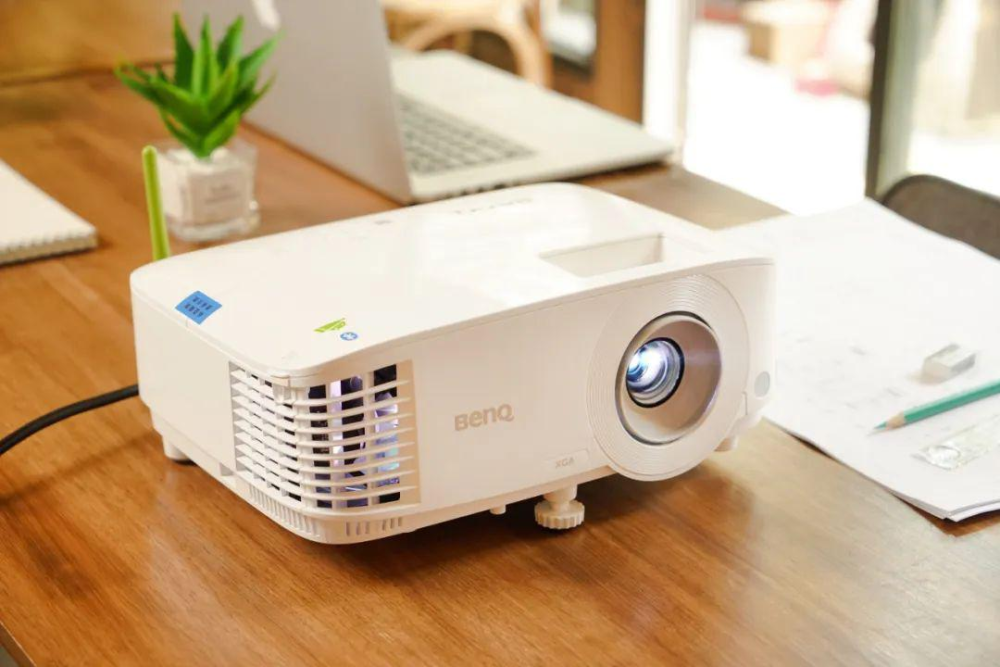 搞机阿龙:投影仪啥牌子的好?千元投影仪性价比排行