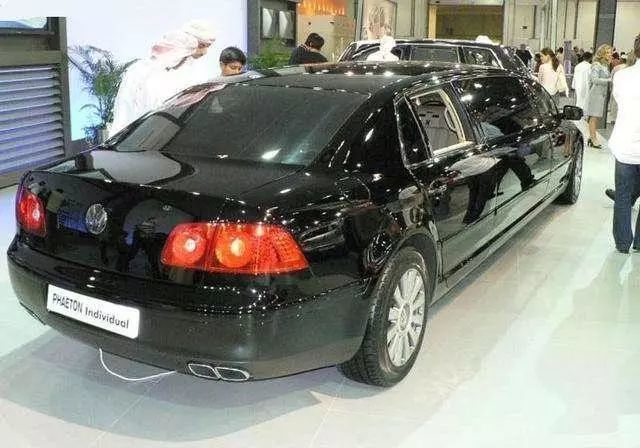 全国罕见的加长版辉腾车身6米8让劳斯莱斯都怀疑人生