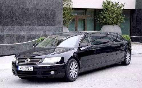 全国罕见的加长版辉腾车身6米8让劳斯莱斯都怀疑人生