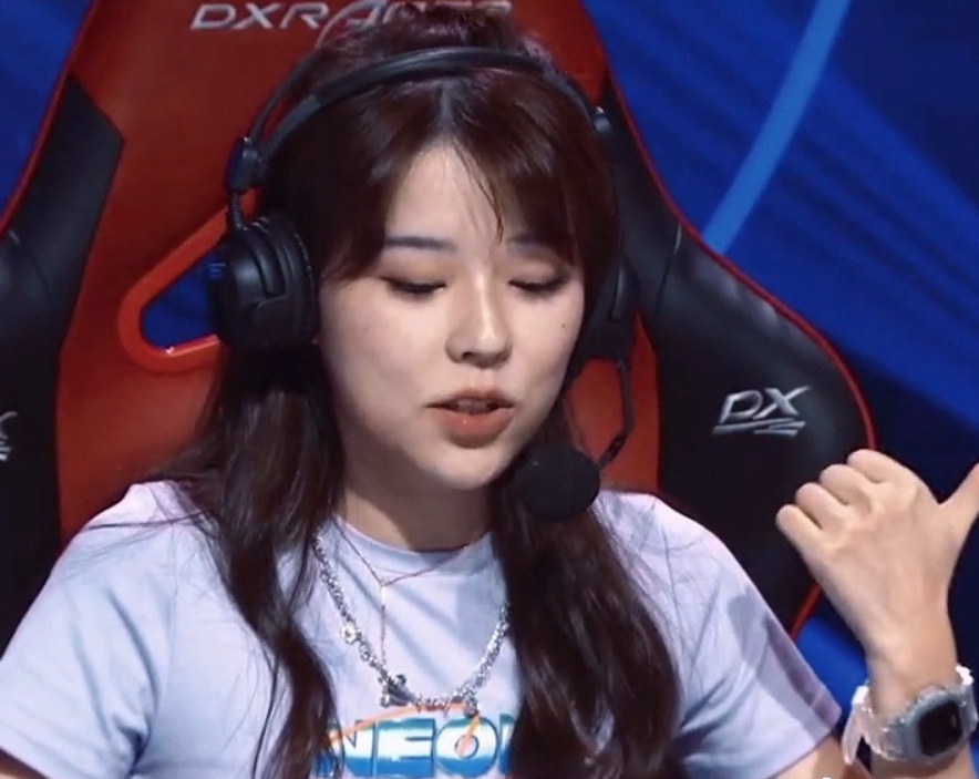 吃鸡一姐沫子上台解说素颜出镜艳压群芳沫子主要有这个实力