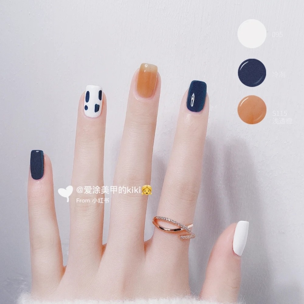 ins风简约显白跳色美甲