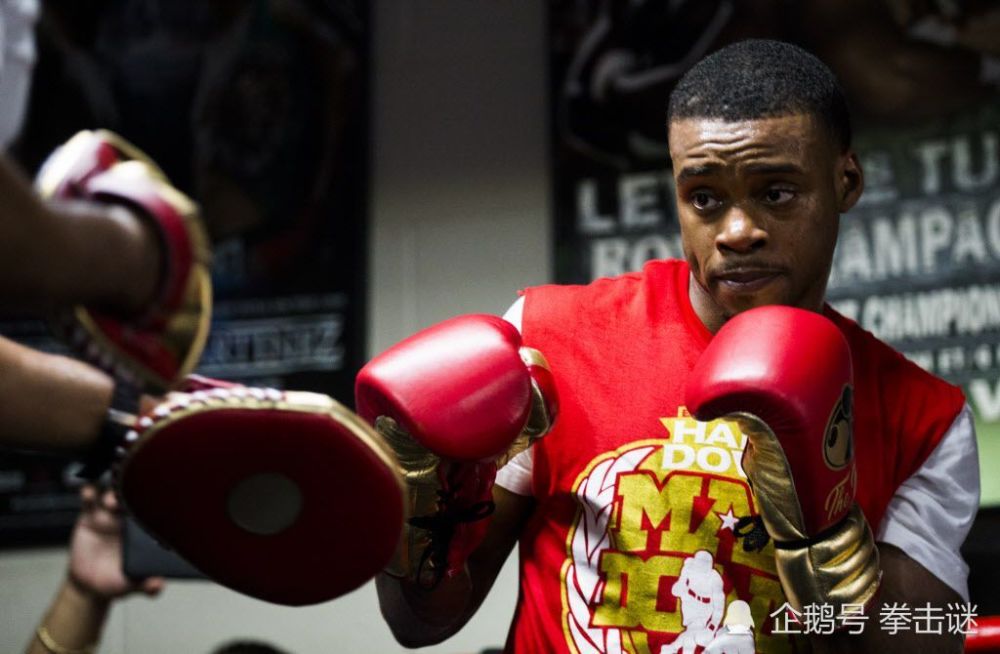 拳王斯彭斯假装受伤他本人回击这说不通因为可以赚到很多钱