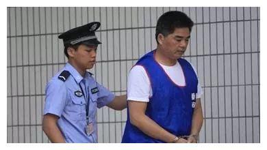 他是广东巨贪,敛财1.7亿判无期,长期"裸官",拟升副市长时落马