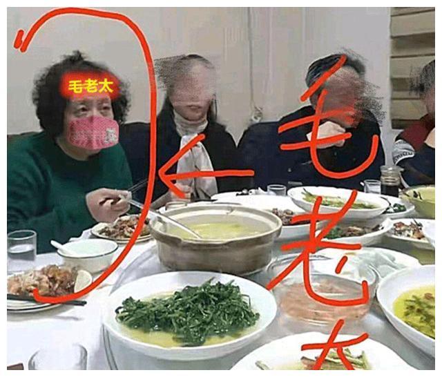 南京"毒王"毛老太被刑拘,网友表示:"借她健康码的也是帮凶"