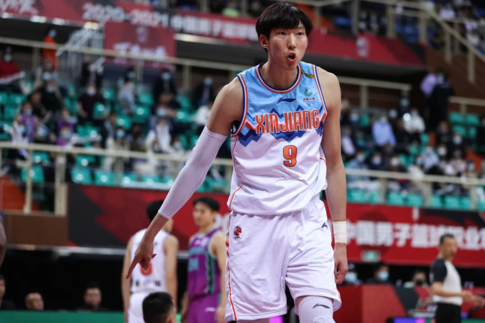 cba 周琦与新疆队闹掰，终是“工资帽”惹的祸