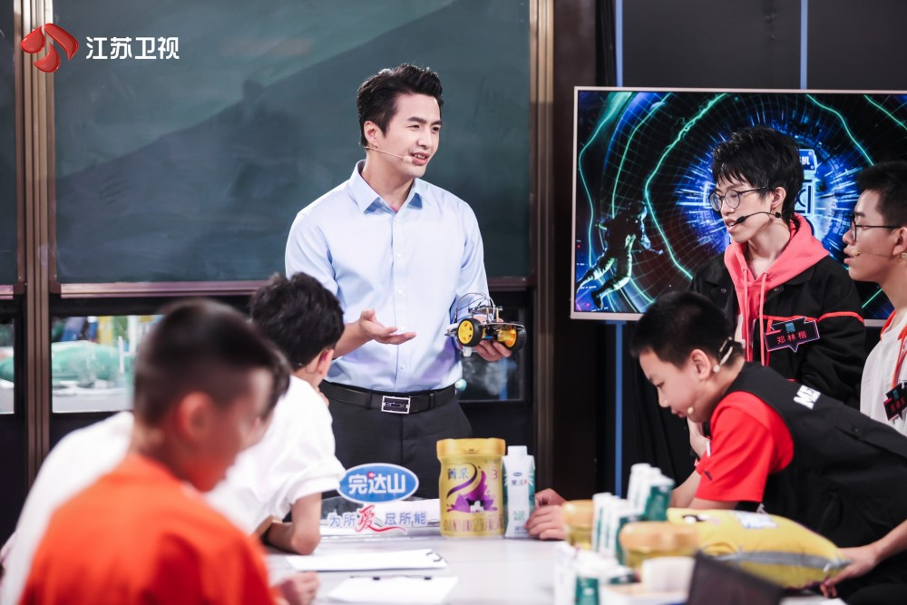 《超脑少年团》今晚要"造"手机了