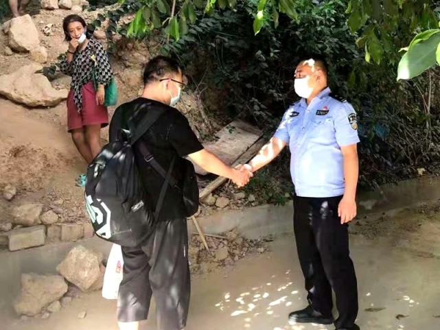 今年3月,该所接到群众报警,称在河口县莲花滩乡无害化处理厂路口处