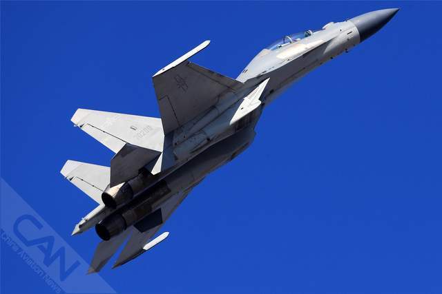 俄罗斯摄影师镜头下,歼-16非常威武雄壮,给军迷带来视觉冲击感