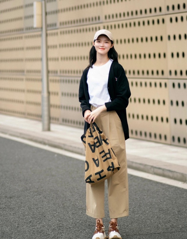 简约日系风穿搭示范,减龄又有气质感,很适合30 轻熟女生