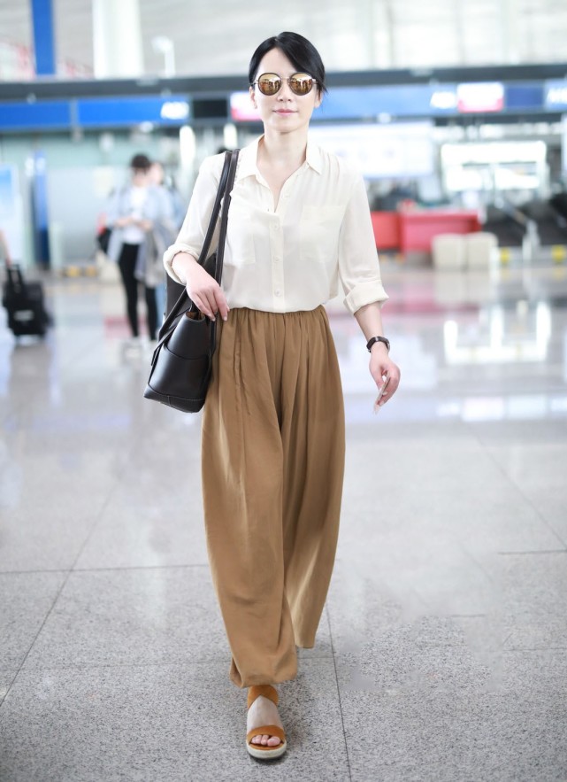 今年阔腿裤这样穿才好看!3个小妙招,中年女明星都这样穿